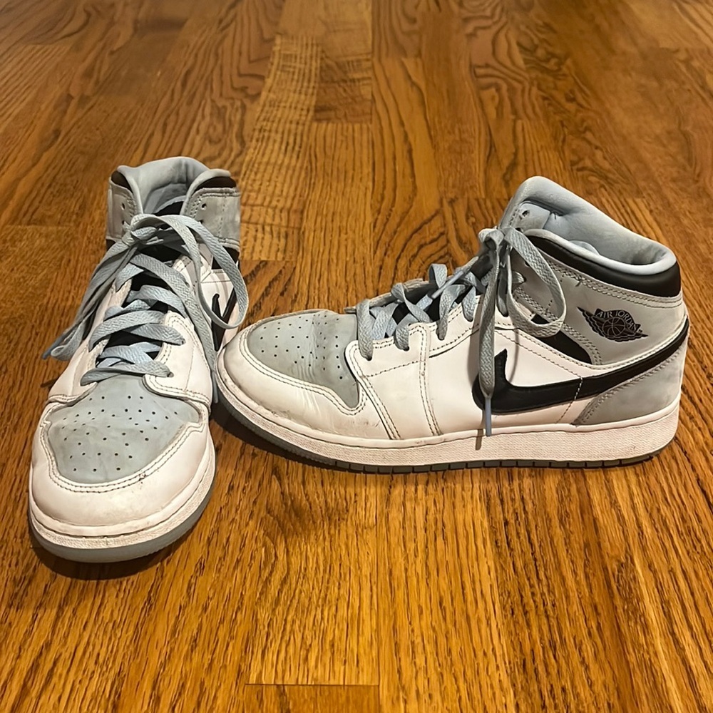 Air Jordan Boy’s Blue and Black Sneakers Size 6.5Y